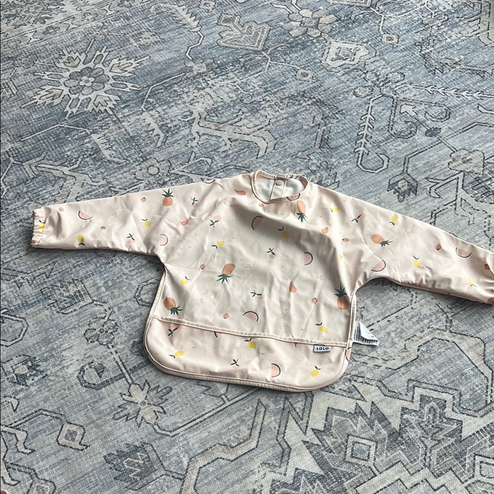 Cream Absorbent Long-Sleeved Bib